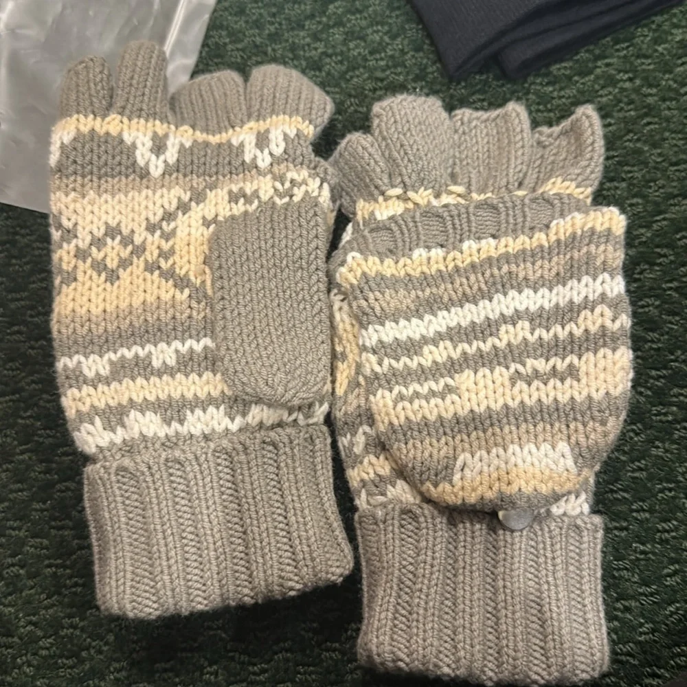 RACHEL RACHEL ROY gloves NWOT FINGERLESS GLOVES/MITTENS  GRAY AND WHITE